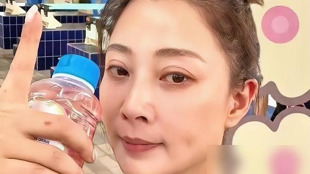 殷桃这次上《花少》，终于把她永远当不了顶流的病根，给坐实了。

说实话我看这阵容
