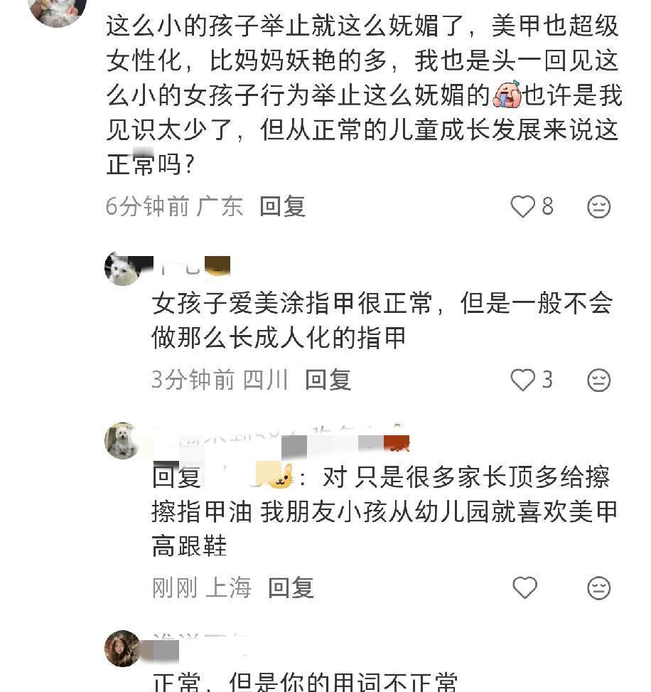 这孩子生下来就是摇钱树，钱味儿比奶味儿都重。
凌晨三点被拉去片场化妆，生日蜡烛在