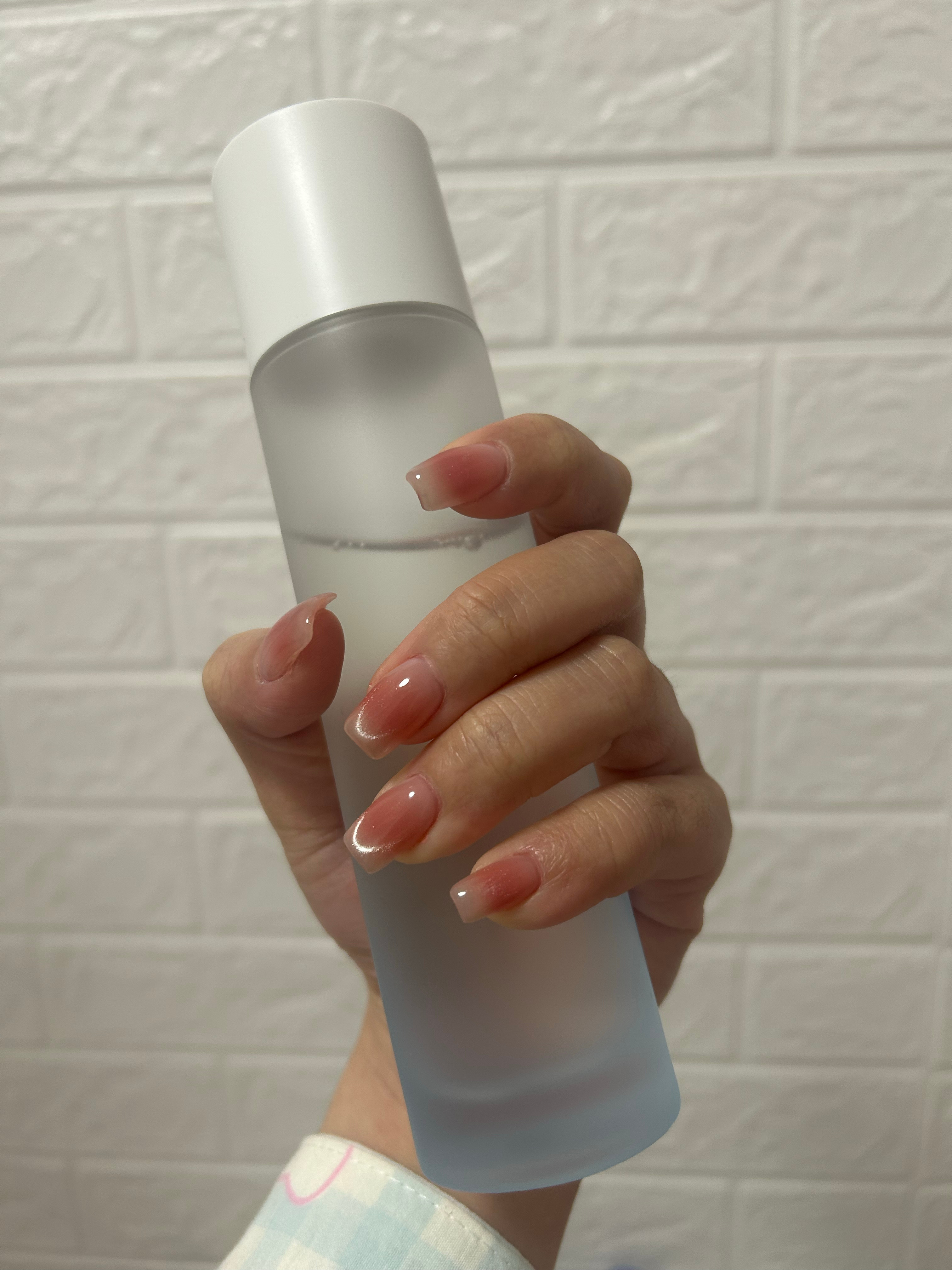 不知道，我的美甲很曼妙（手已凹成鸡爪 明年一定尝试新款式