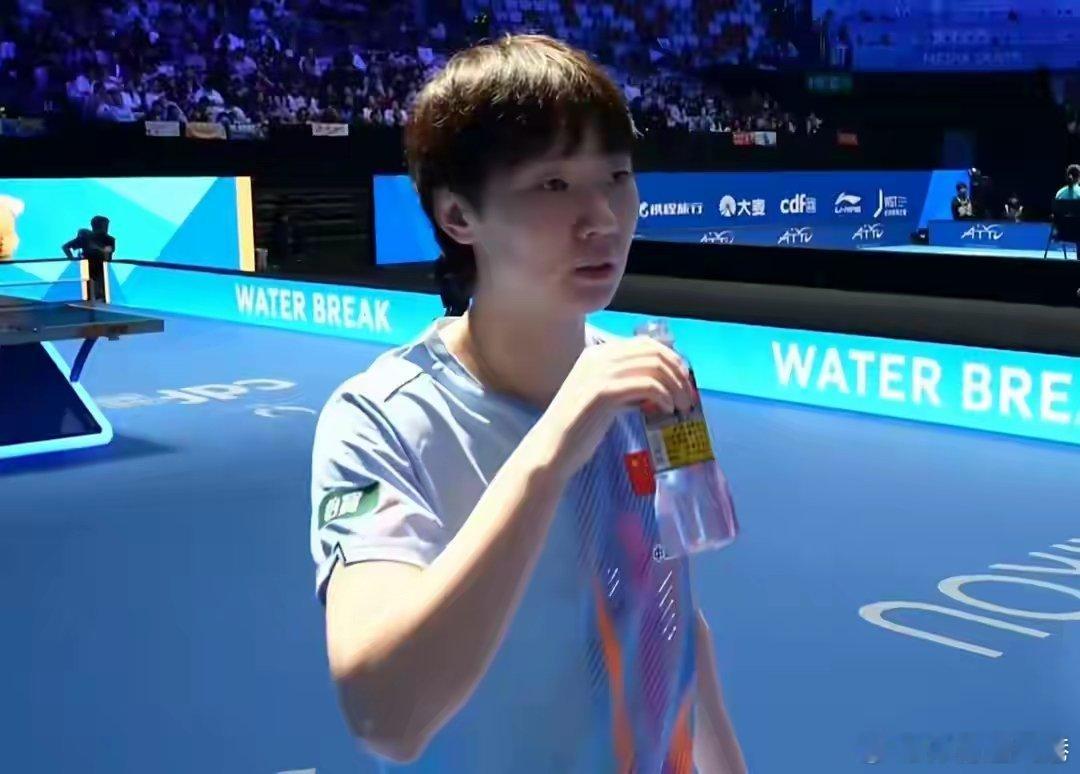 王曼昱3比0赤江夏星国乒主将王曼昱迎战日本选手赤江夏星。双方经过3局激战，王曼昱