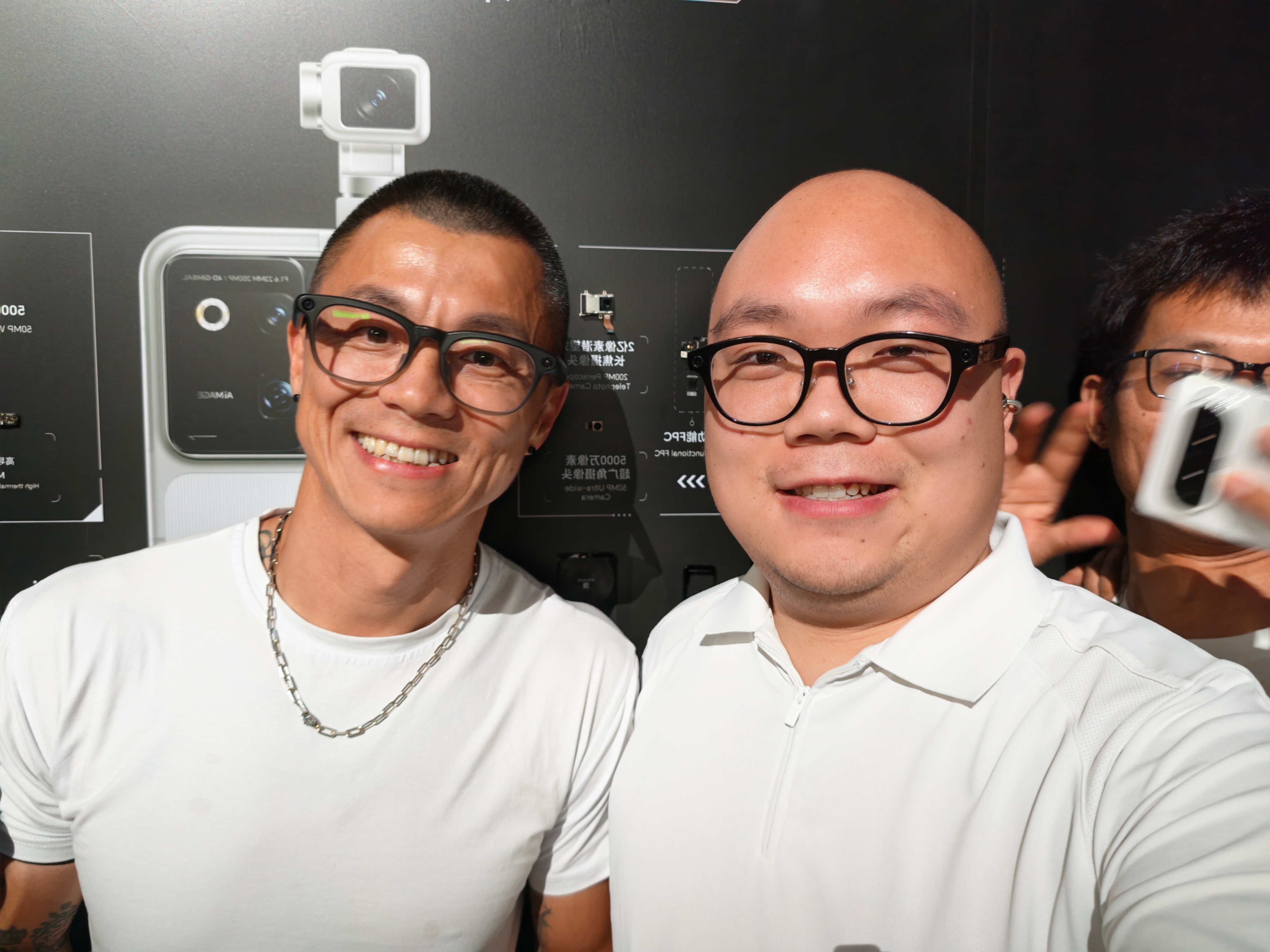 荣耀今晚发布的Robot Phone 价格真有诚意啊！不仅有ARRI 联名，还有