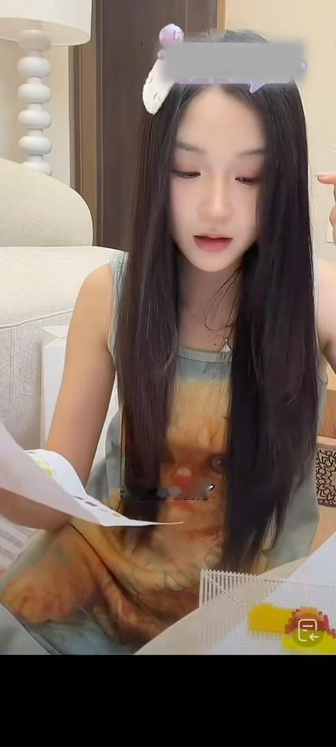 岳雨婷张晋宜拼豆界卧龙凤雏拼豆界卧龙凤雏名不虚传，岳雨婷对着豆子柔声安抚，张晋宜