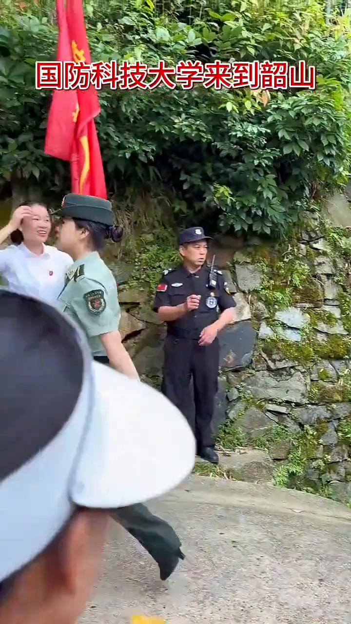 国防科技大学来到韶山。