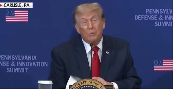 霍尔木兹传来爆炸声，美伊这盘棋下到了“了断”边缘

霍尔木兹海峡这几天是真不太平