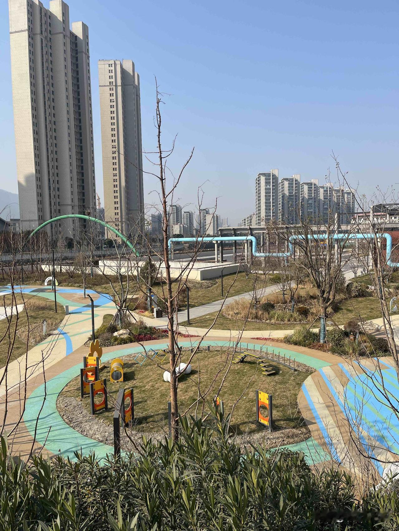 山北双河尖，双河大桥旁新建了一座公园双河尖公园，旁边有西水晶舍，惠东里，印月文澜