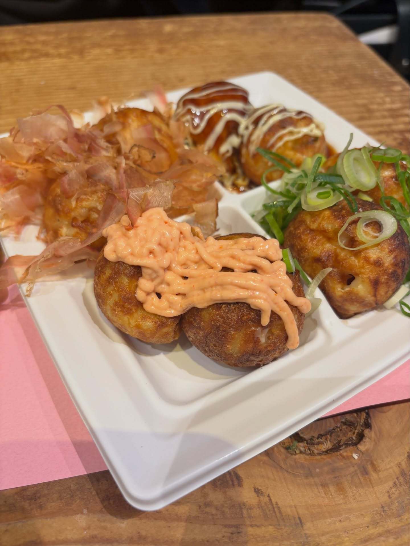 新内眞衣「大阪🐙🐙🐙粉もんが年々すきになってきてしまって困っています、、」