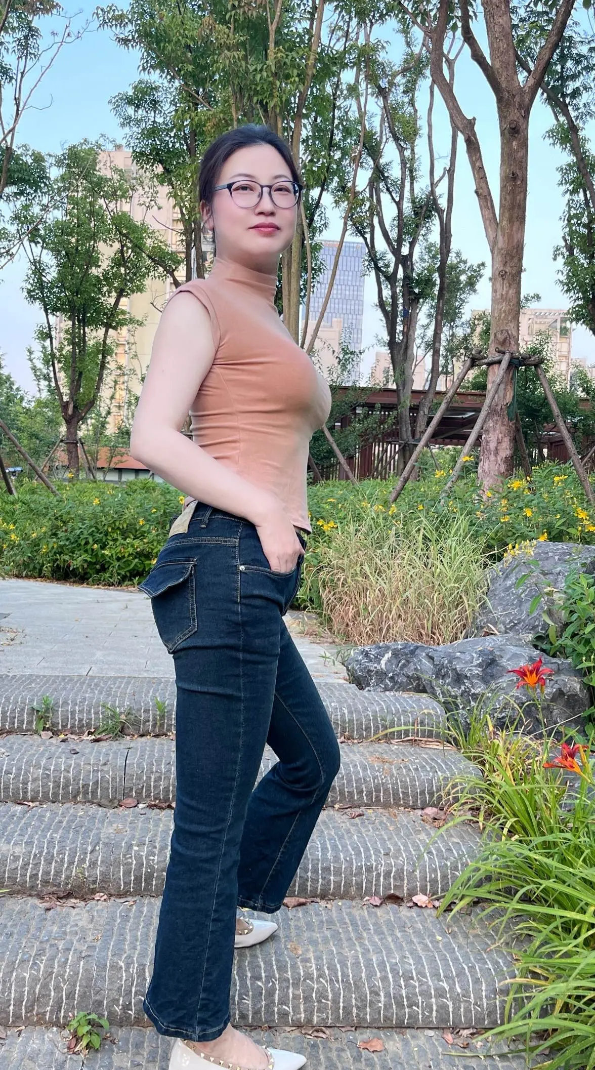 说句不好听的大实话，如果你只是个普通人，真的没必要透支身体健康去拼命的...