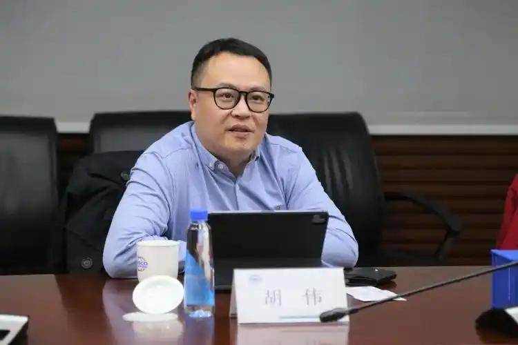 2690万年薪什么概念？每天一睁眼，七万多块打进卡里，昨天没花完今天又到账。
京