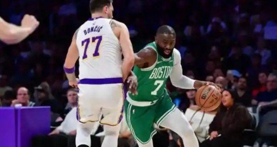 湖人遭遇惨败，不敌凯尔特人！东契奇正负值-21，全队最低！一旦裁判不给那么多罚球