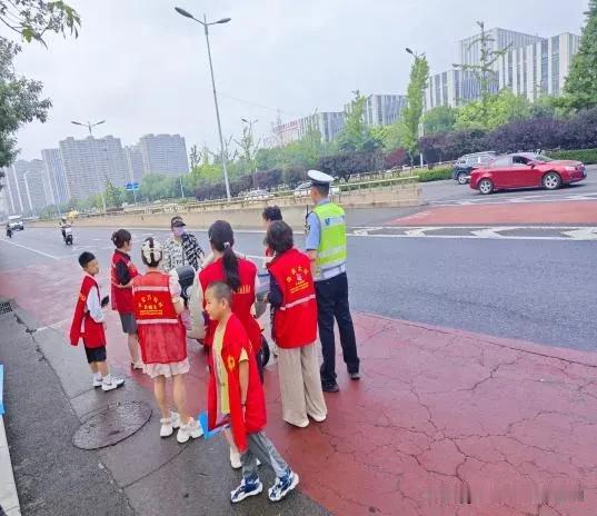以案讲法守平安 万柏林区织密社区交通安全网

近日，太原市万柏林区神堂沟街道义井