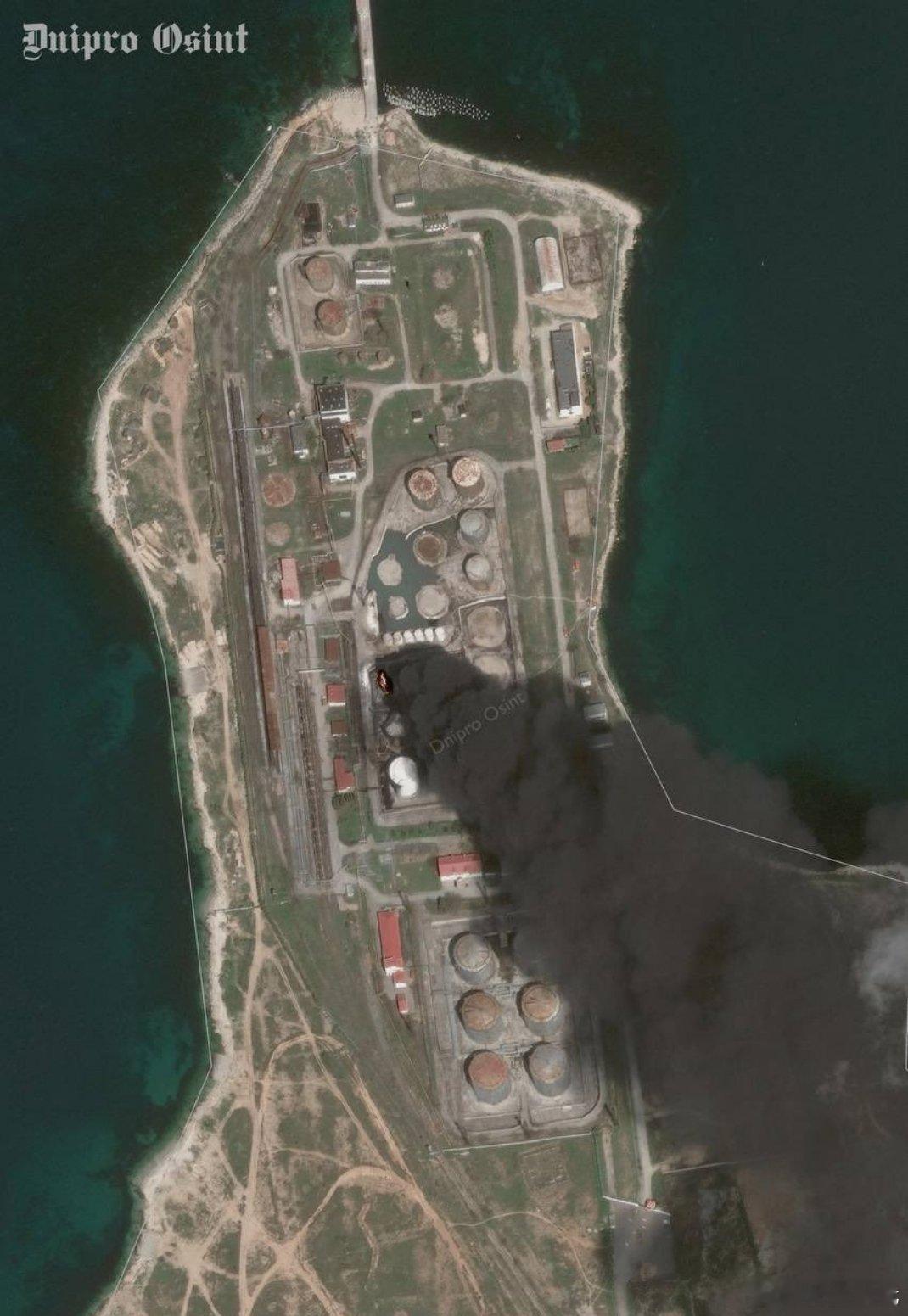 4月18日，乌军对暂时被占领的塞瓦斯托波尔一处油库发动打击。卫星影像捕捉到现场发
