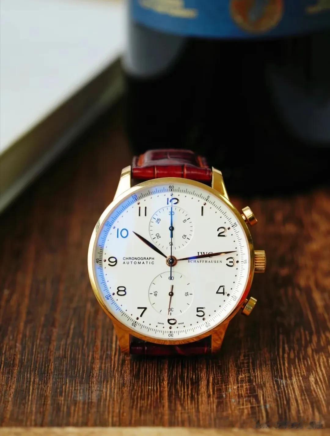 IWC葡萄牙系列——经典与高级的融合
 作为IWC万国表的著名系列之一，葡萄牙系