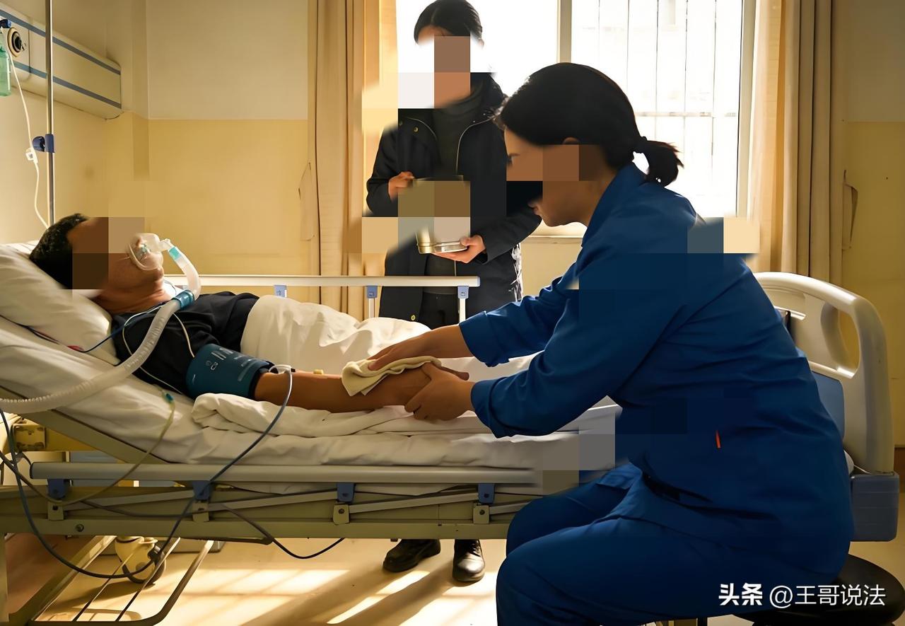 “想钱想疯了！”江苏淮安，一男子脑干出血，长期住院治疗，可还是昏迷不醒，家属接他