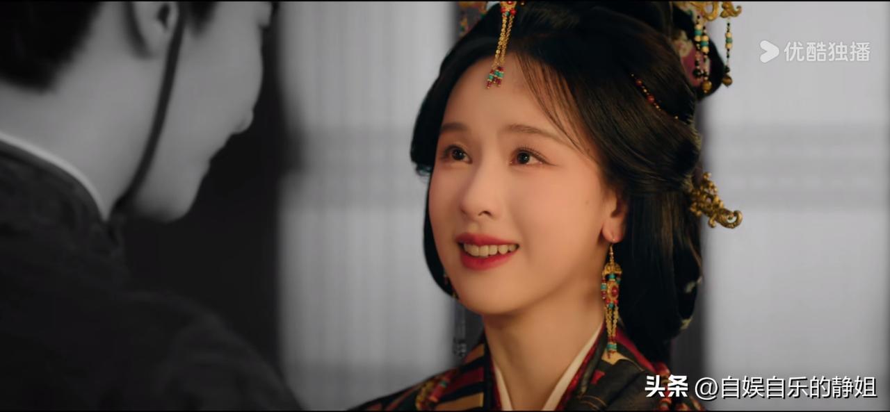 陈都灵的牙这么黄，咋没人吐槽呢？

记得以前赵丽颖和李沁都因为牙太黄不白被全网吐