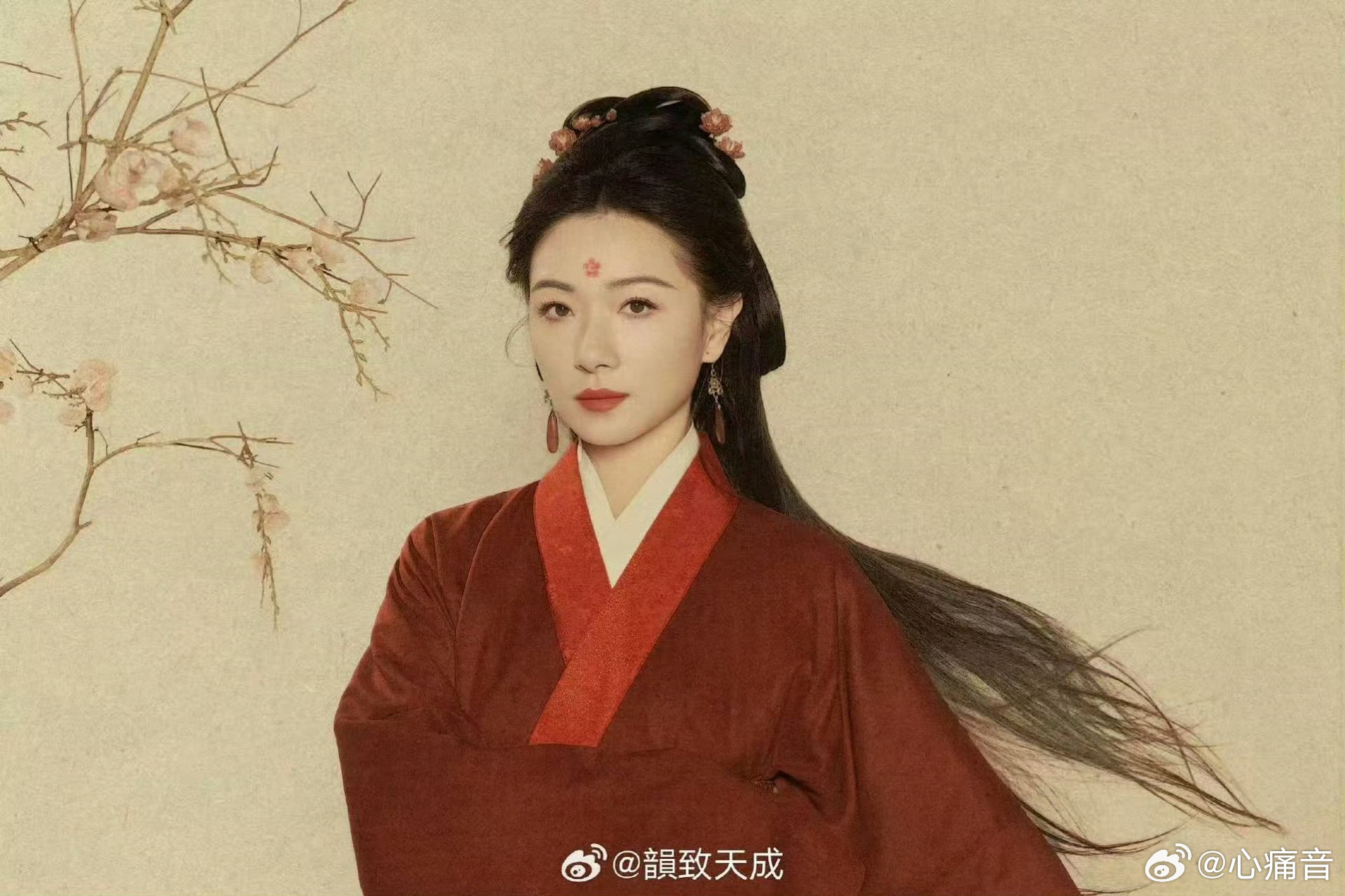 万茜唐宫仕女图华为新品发布会现场，万茜现场用MatePad Pro创作唐宫仕女画
