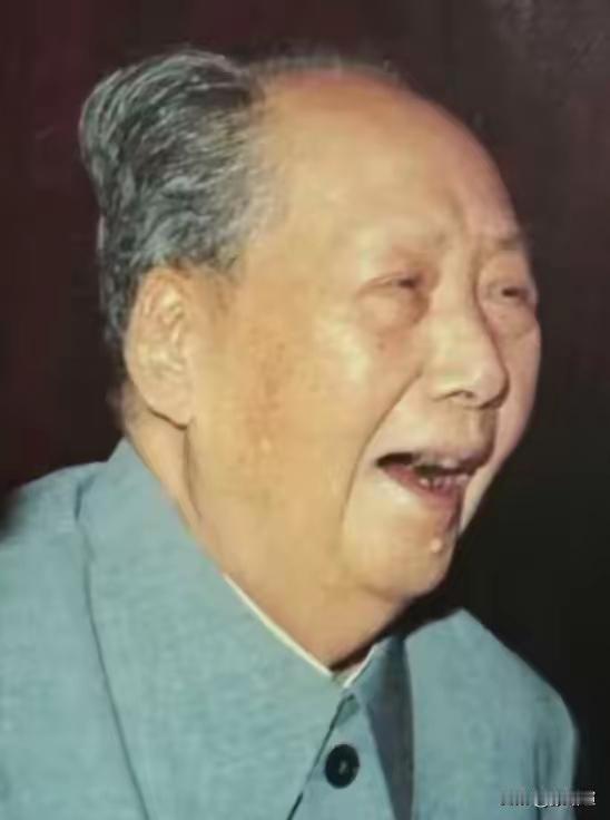 满心崇敬寄哀思！一生为国为民，满头白发皆是山河担当
 
有一种伟人，把毕生心血都