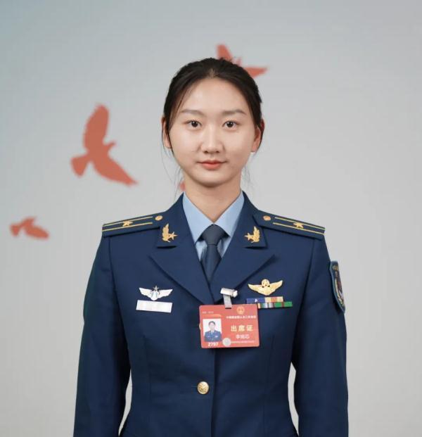 李宛芯，95后江苏常州人，空军第十批女飞行学员，南部战区空军上尉运‑9运输机飞行