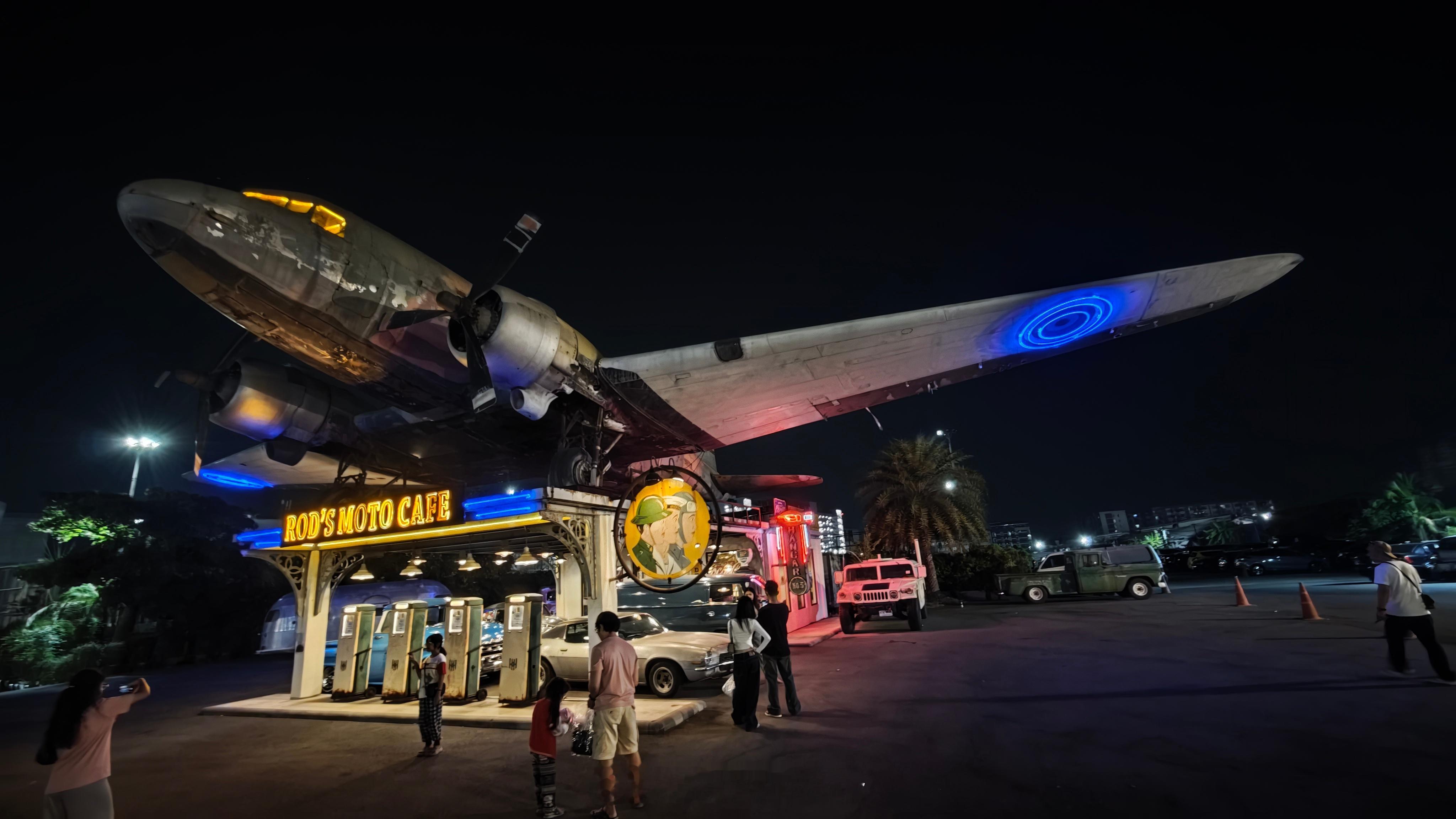 ROD'S MOTO CAFE 真特么好 