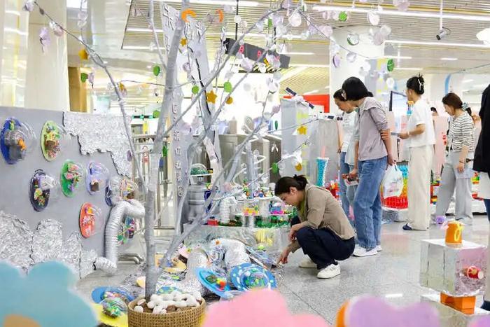 今年“六一”国际儿童节，济南为全市少年儿童送上一份特殊的节日礼物——100座地铁