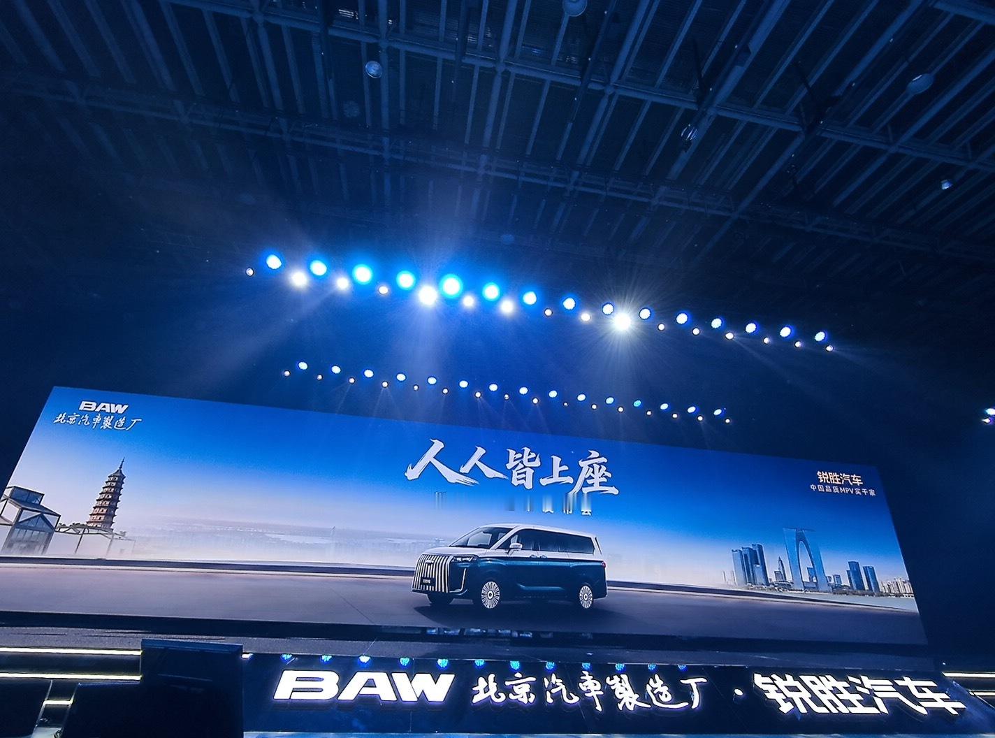 硬核实力登场！澎湃动力碾压复杂路况，智能操控精准响应每一次指令，硬朗设计自带吸睛