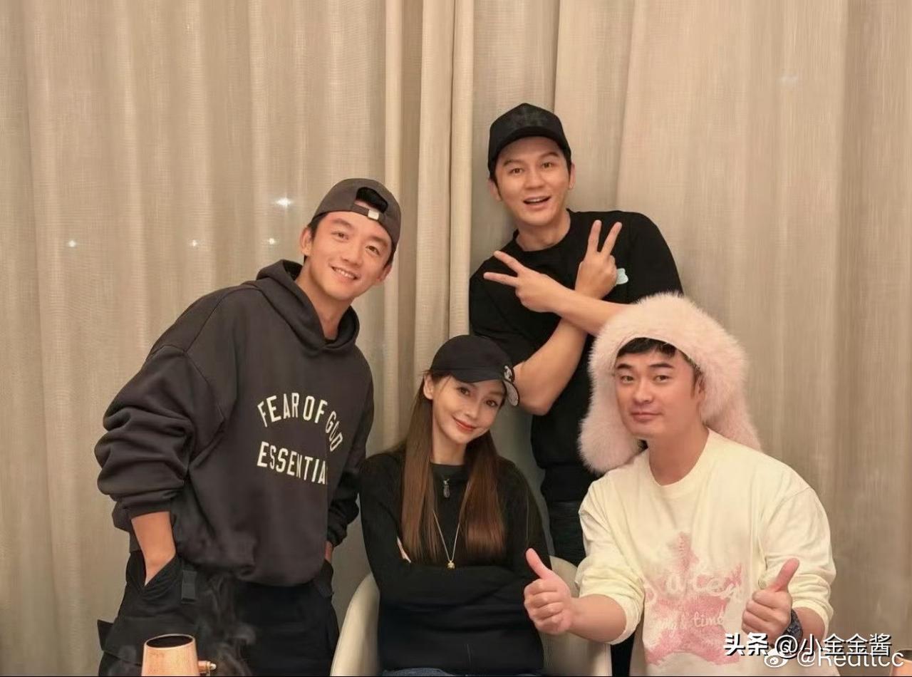 baby估计着急了

邓超投资五哈，赚了不少钱，带着儿子看nba，一个座位就十几