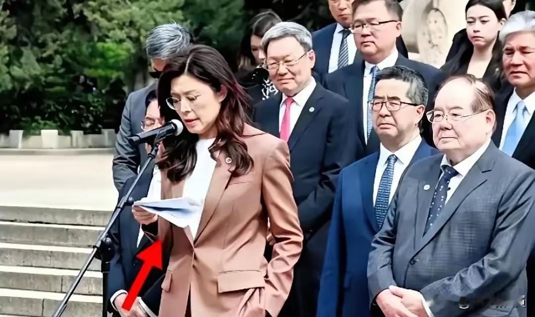 追悔莫及？

有些话，说出去就收不回来了。

郑丽文前阵子刚带着团来大陆，双方坐