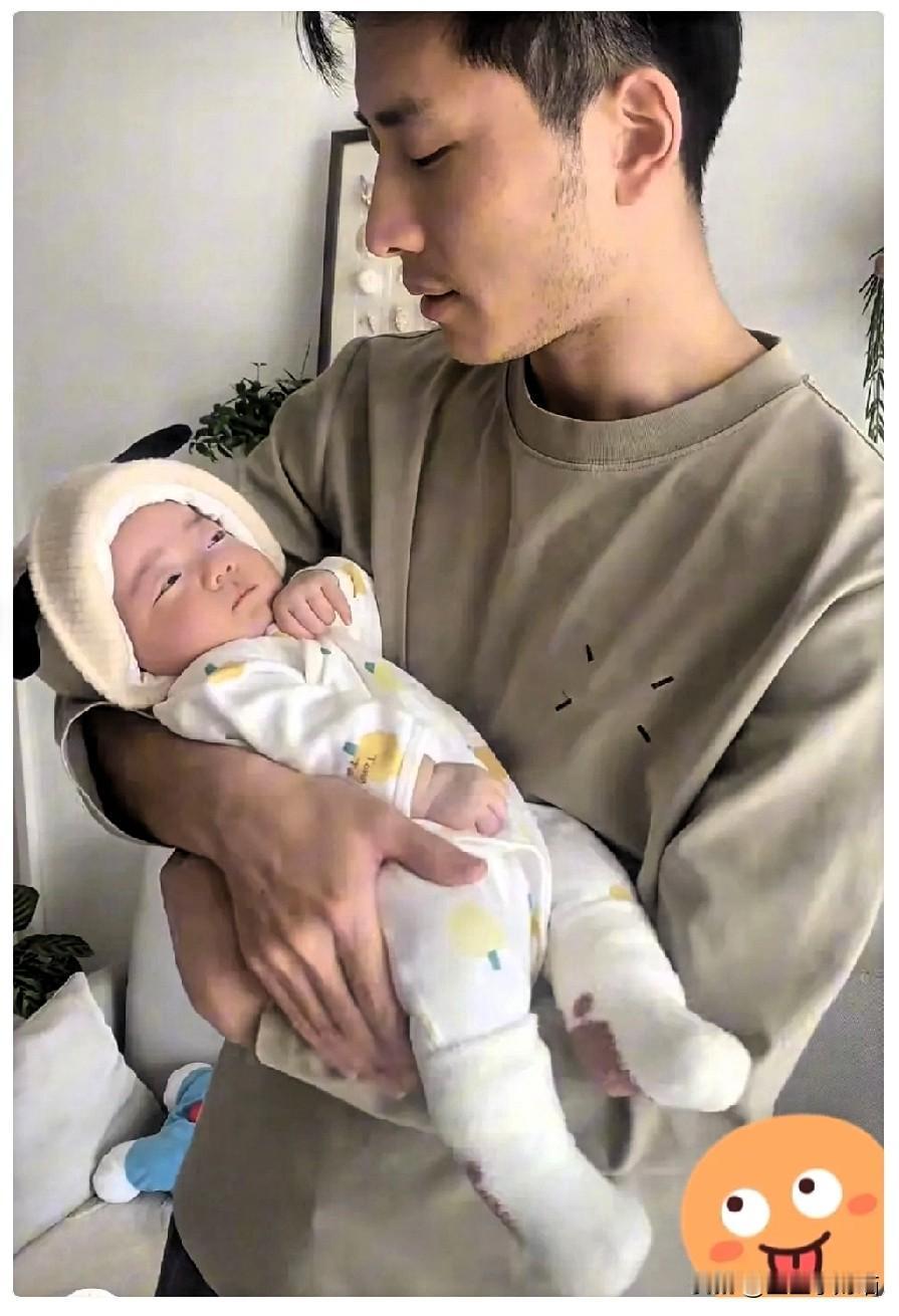 上海一个大三男生，直接抱了一对双胞胎回家！爸妈当场懵了：“你才21岁，孩子哪来的