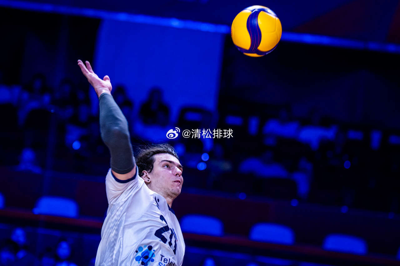 斯洛文尼亚男排1-0日本男排（VNL季军赛）第一局技术统计总得分：25-21进攻