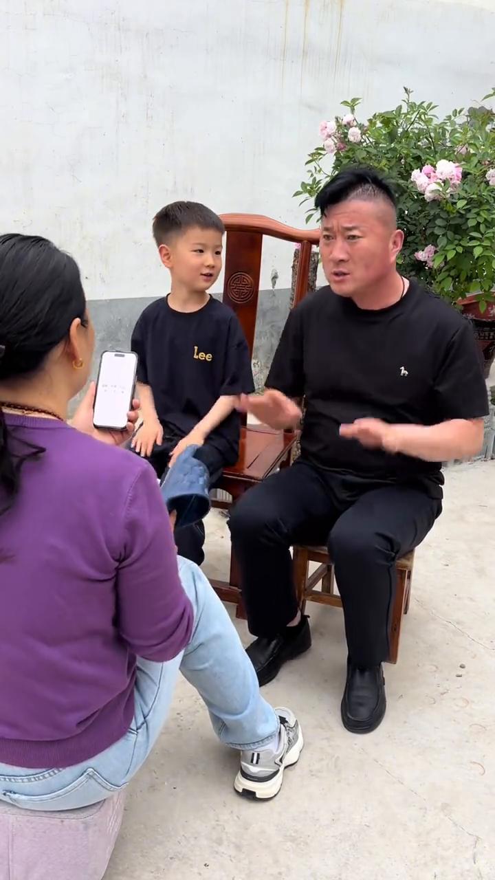 动物怎么叫？小狗。动物怎么叫？蜘蛛。动物怎么叫？小羊。动物怎么叫？刺猬。动物怎么