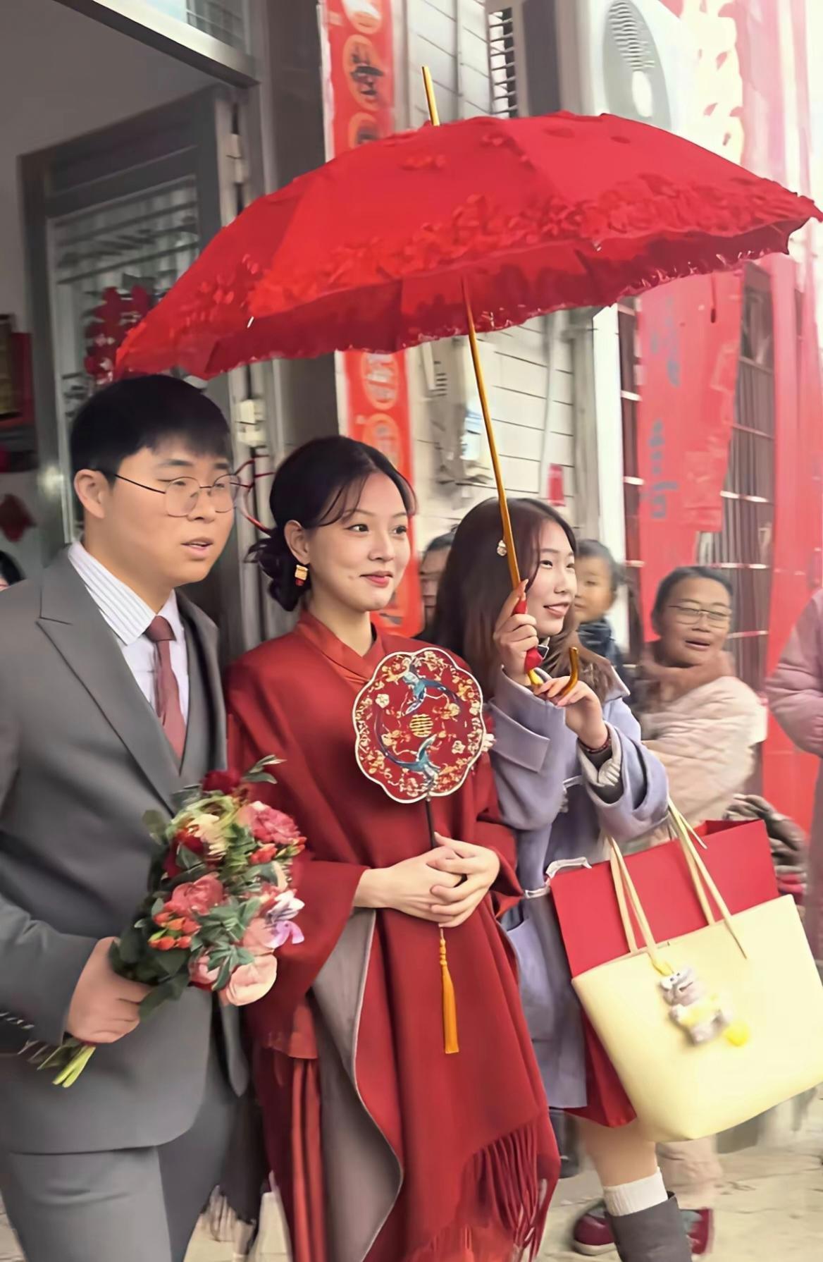 新郎家一看就是老实的人，估计也滴很有钱！