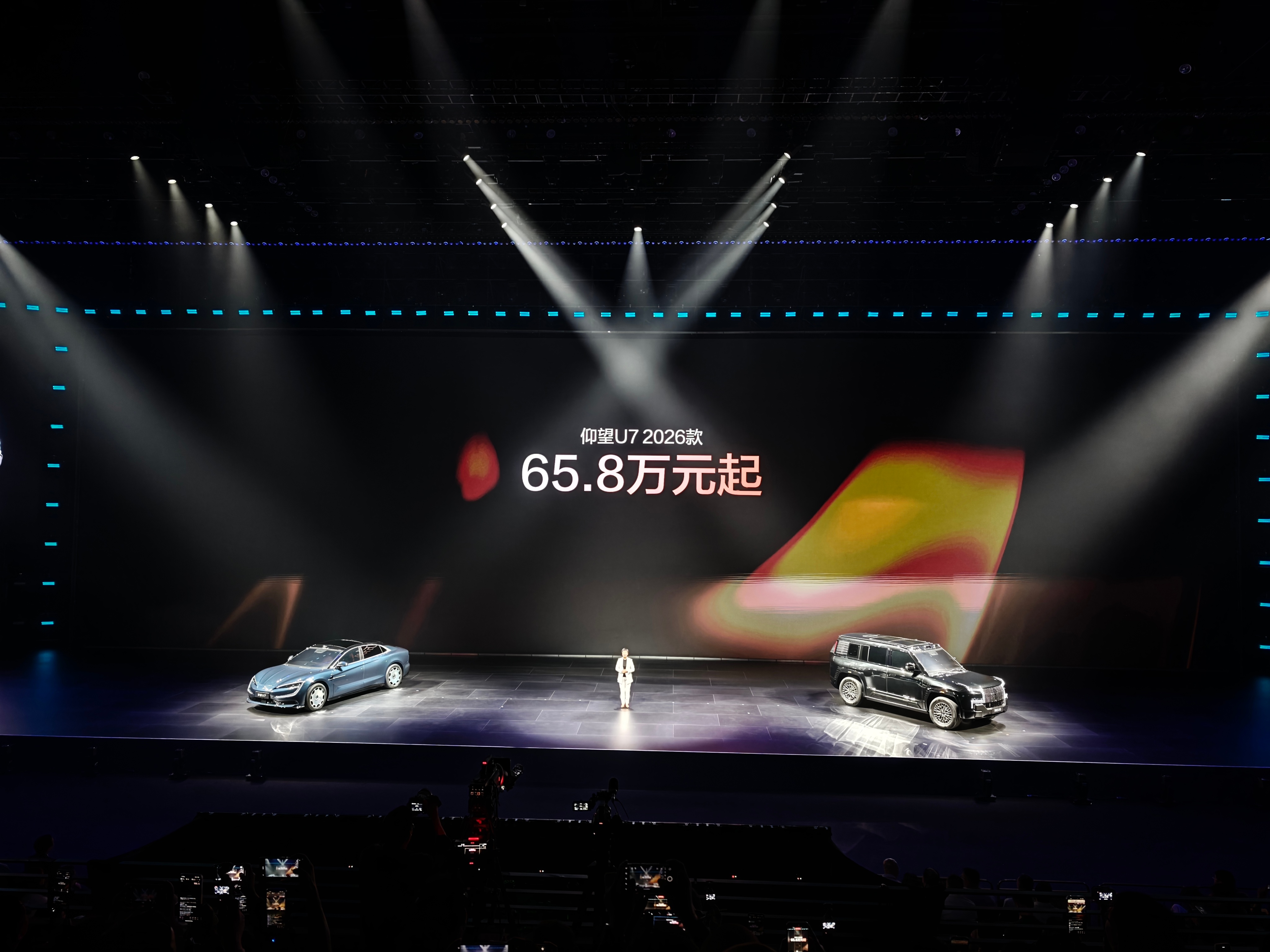 仰望加闪充，超强性能和超长续航都要，1300匹超强动力，1000公里超长续航，5