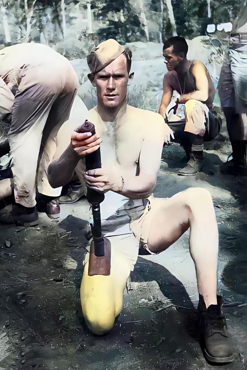 美军试射日军掷弹筒，大腿骨折提前回国
 
二战时期日军89式掷弹筒超轻便，空重只