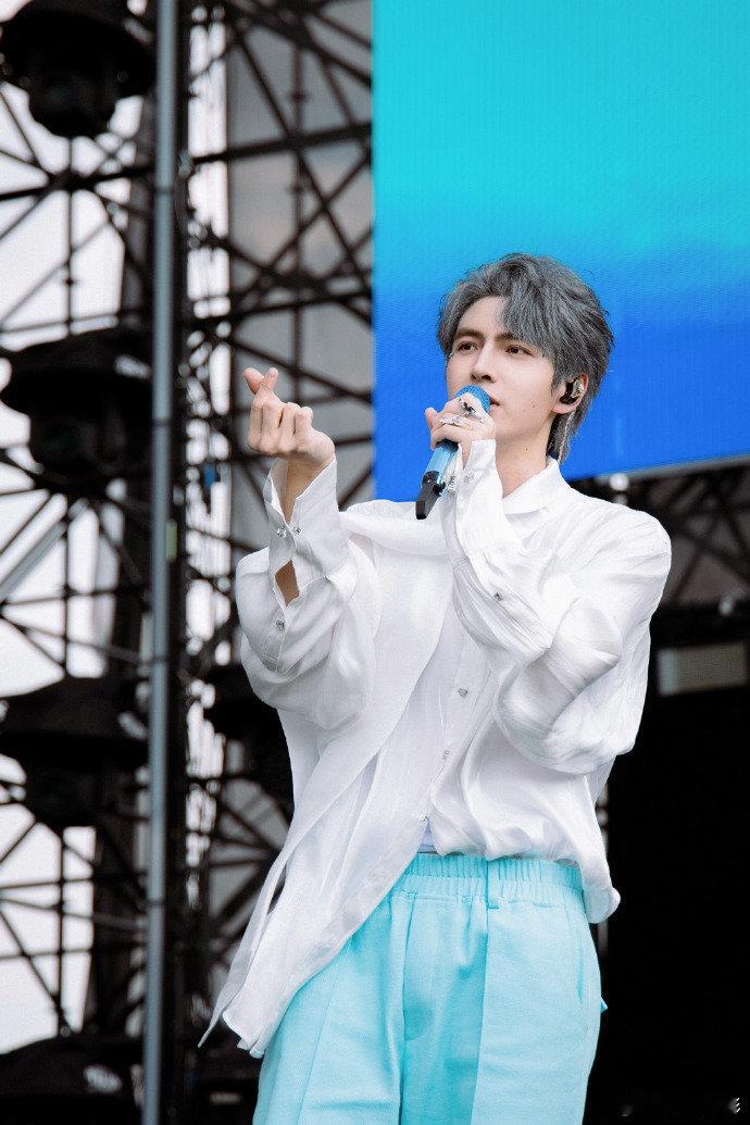 #蒲熠星[超话]##蒲熠星这也太幽默了吧##闪光的夏天# 感觉蒲熠星好好笑，完全