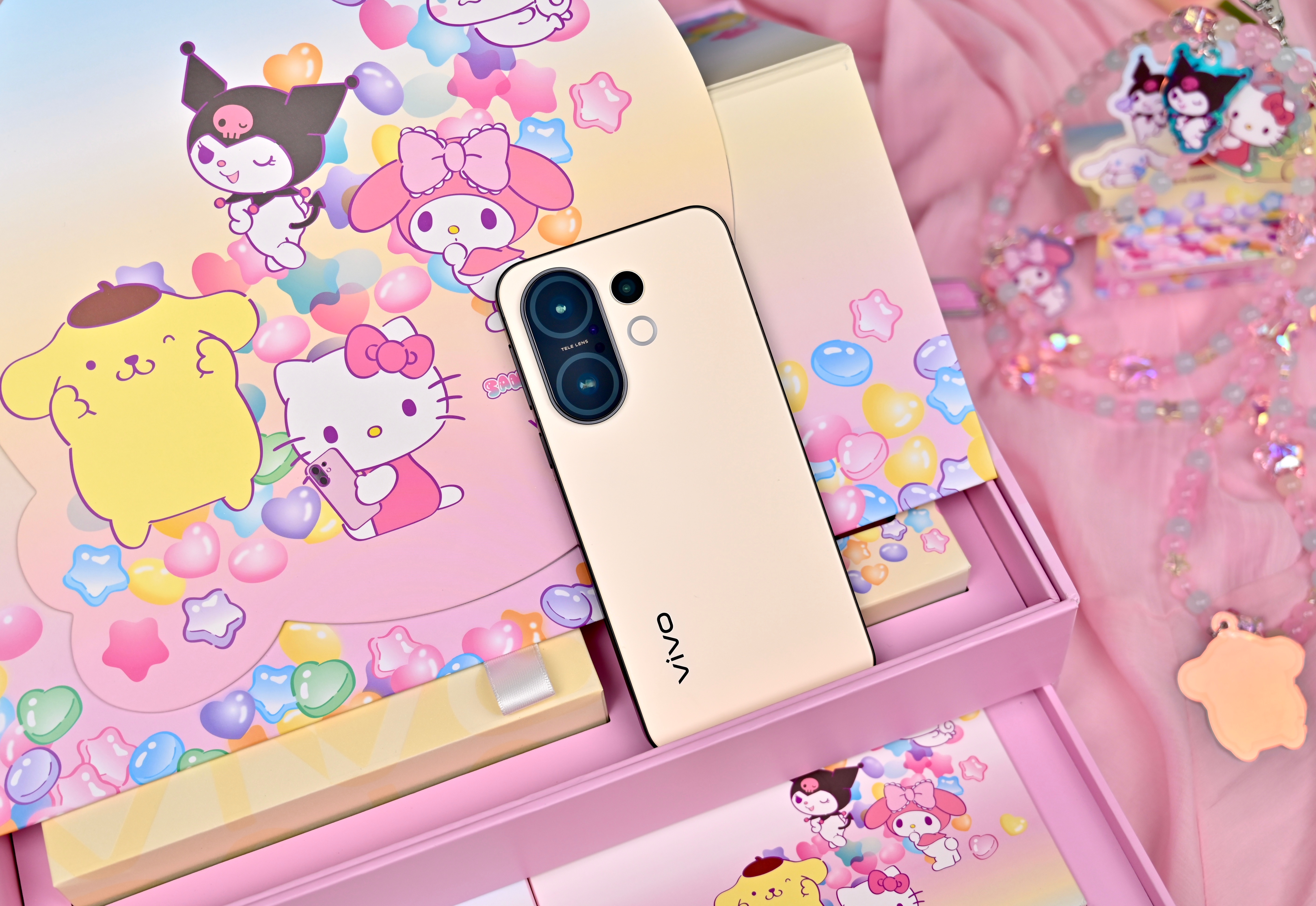 vivo S30 Pro mini和三丽鸥联名礼盒 ​​​