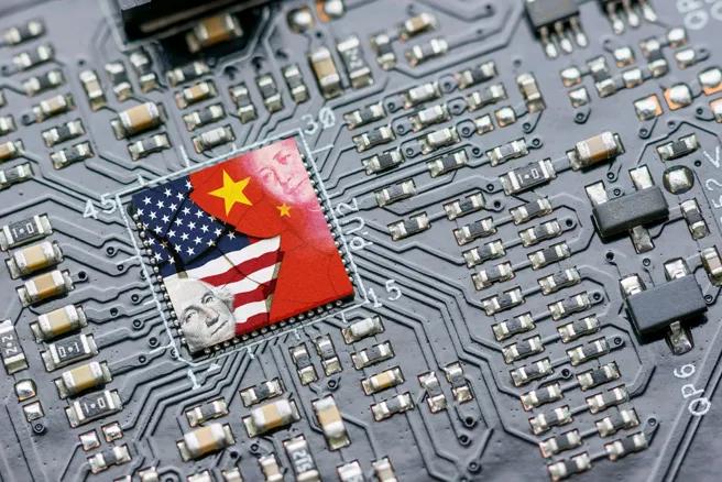 怪不得美国政府十月一关门，原来十月一日是美国新一年的财政开始。十月一日世界上两个