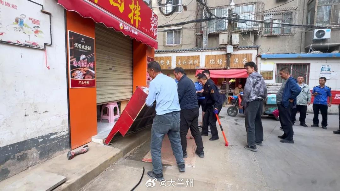 还路于民兰州街巷提质改造【全域焕新进行时】榆中街巷道焕新颜，居民点赞“路宽了心里