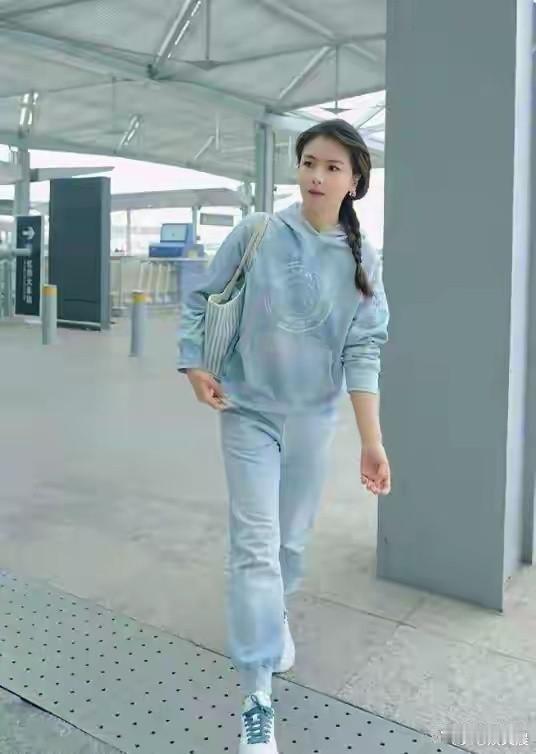 46岁刘涛全新妆发上线！利落造型搭配精致妆容，不仅超显年轻时髦，更完美诠释了岁月