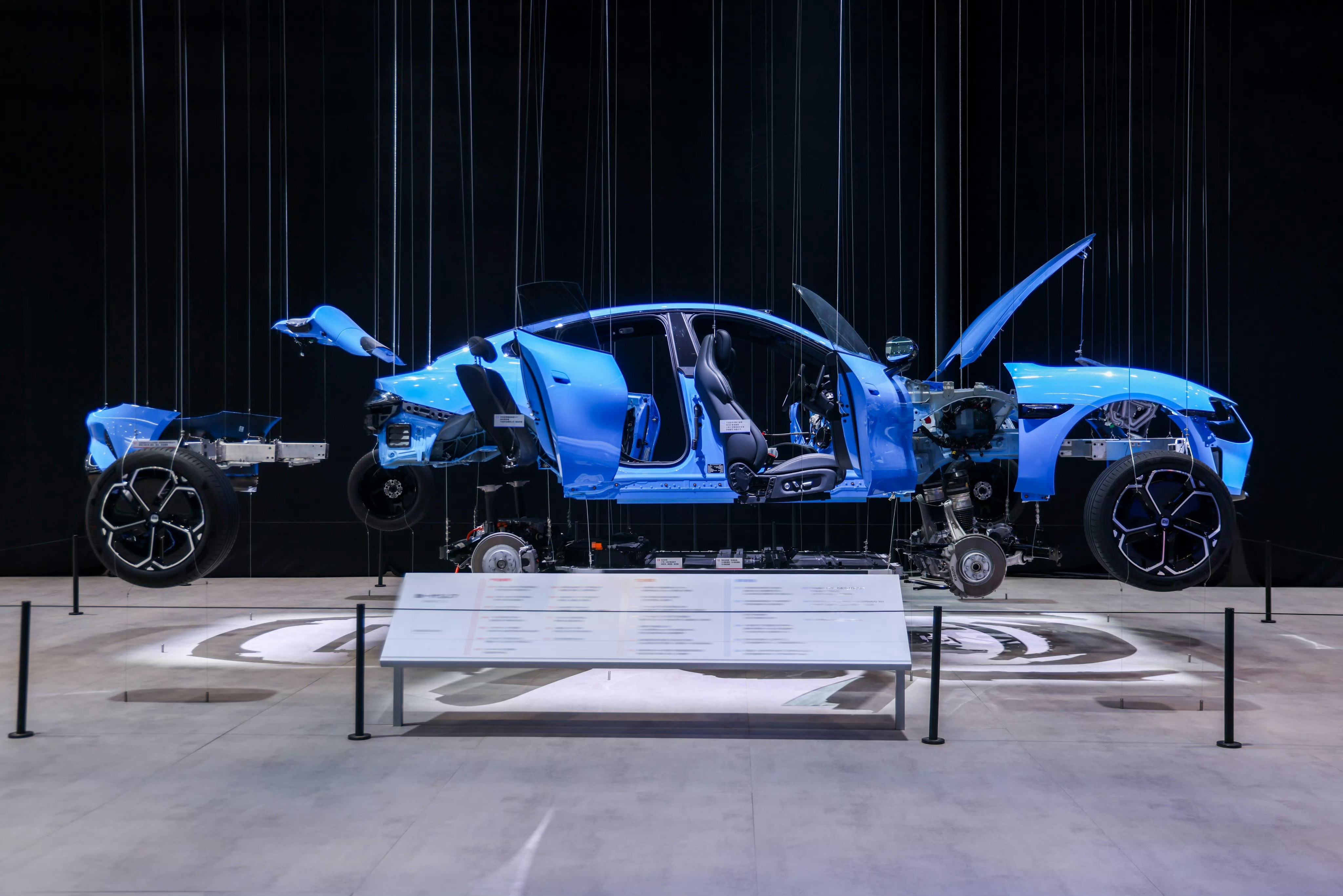 如果把拆车技能发挥到淋漓尽致是种体验？明天可以去车展近距离欣赏它的朋友们一定很爽