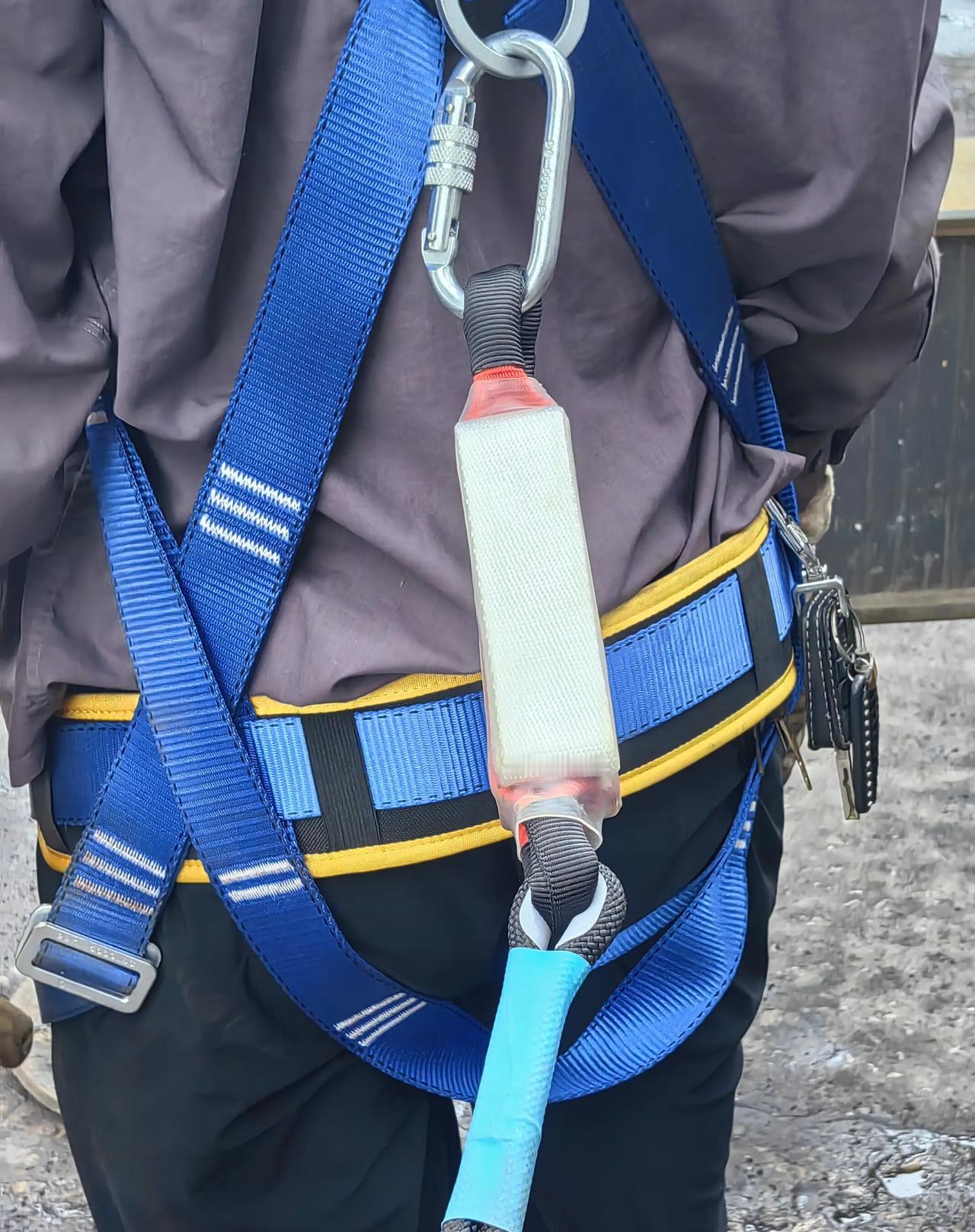 安全带缓释器使用时安全注意事项

在高处作业的“云端战场”，安全带缓释器（缓冲器