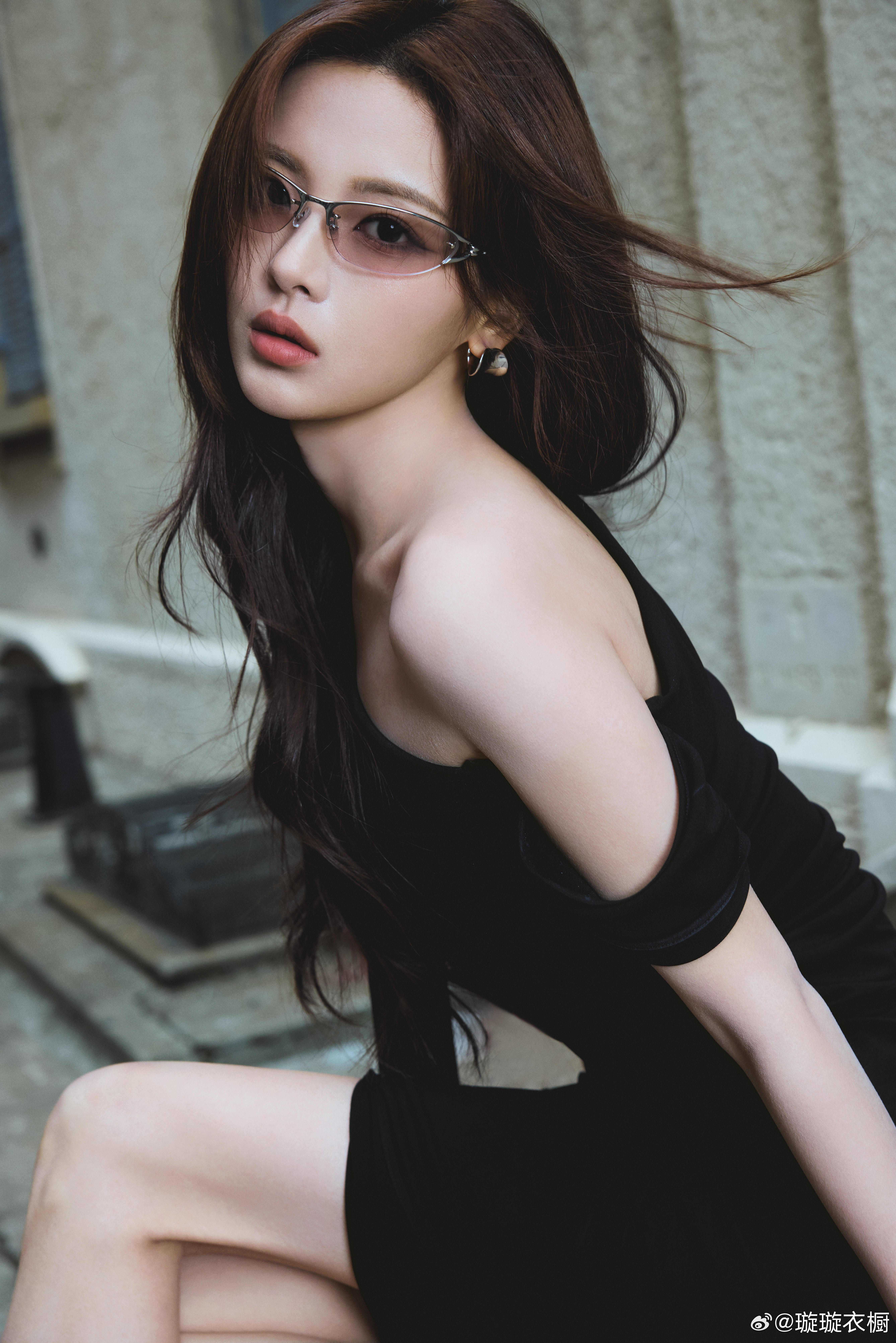 杨超越 全黑look的女王杨超越用全黑Look诠释全新魅力，褪去甜美，披上坚毅，