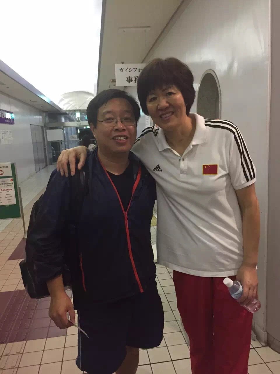 在做一线记者时就与几位冠军都有交集，郎导是我的偶像，邓亚萍则是乒乓球的王者。今天