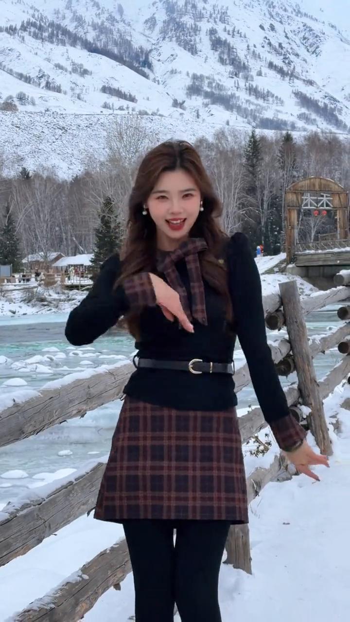 一扭一晃真像样，他的身上太像，忍不住想往上靠，感觉自己好像梁朝伟，再也不见咱。o