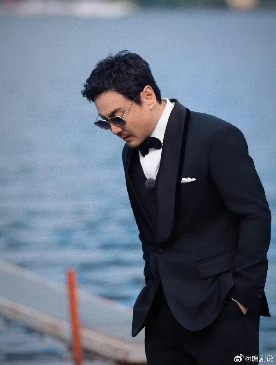 对沈腾182有了实感抛开搞笑滤镜，腾哥182身高搭配宽肩窄腰还是有点东西的，第一