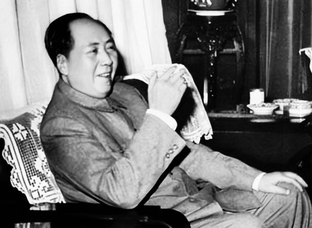 有人敢抹黑伟人？毛主席的代表作《沁园春·雪》是别人代写？
 
2009年，网上出