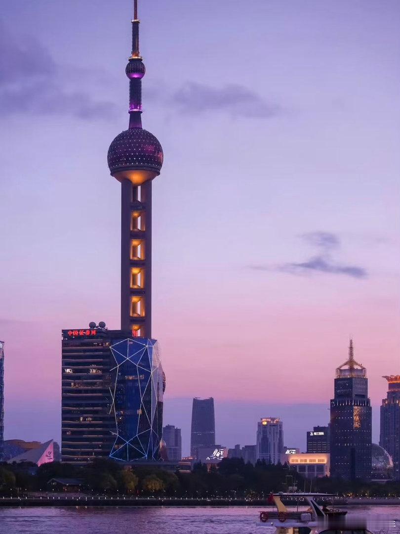 上海人七夕选花难题被AI解决了五花八门的花材看得人犯难，上海很多人把七夕选花交给