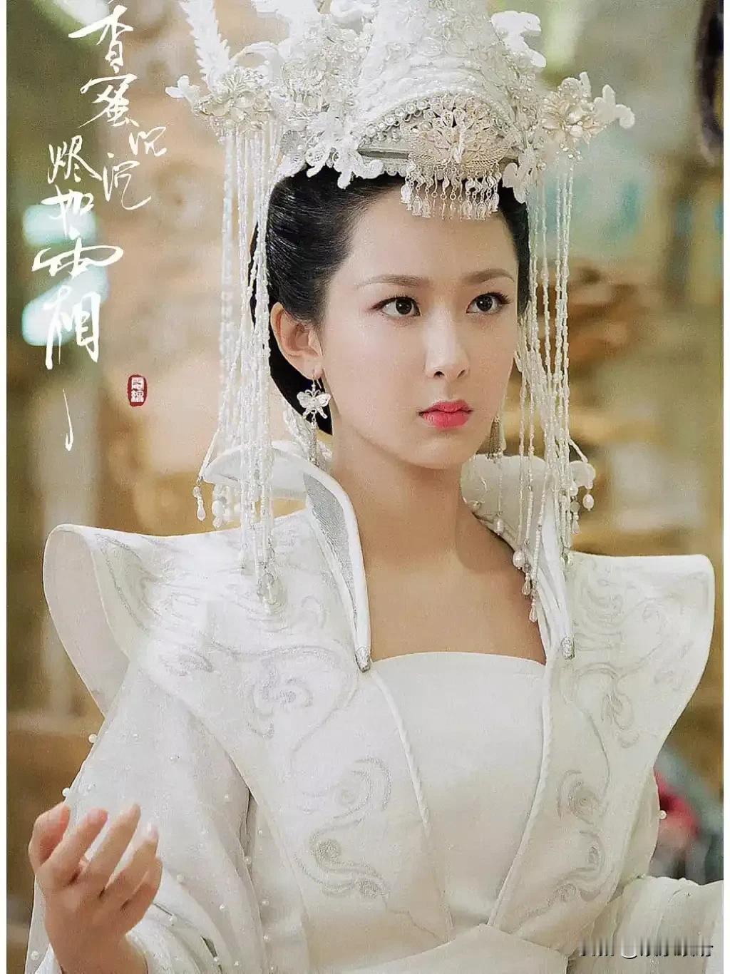 你最喜欢杨紫出演的哪部电视剧? 我最喜欢杨紫演的《亲爱的，热爱的》。她演的佟年特