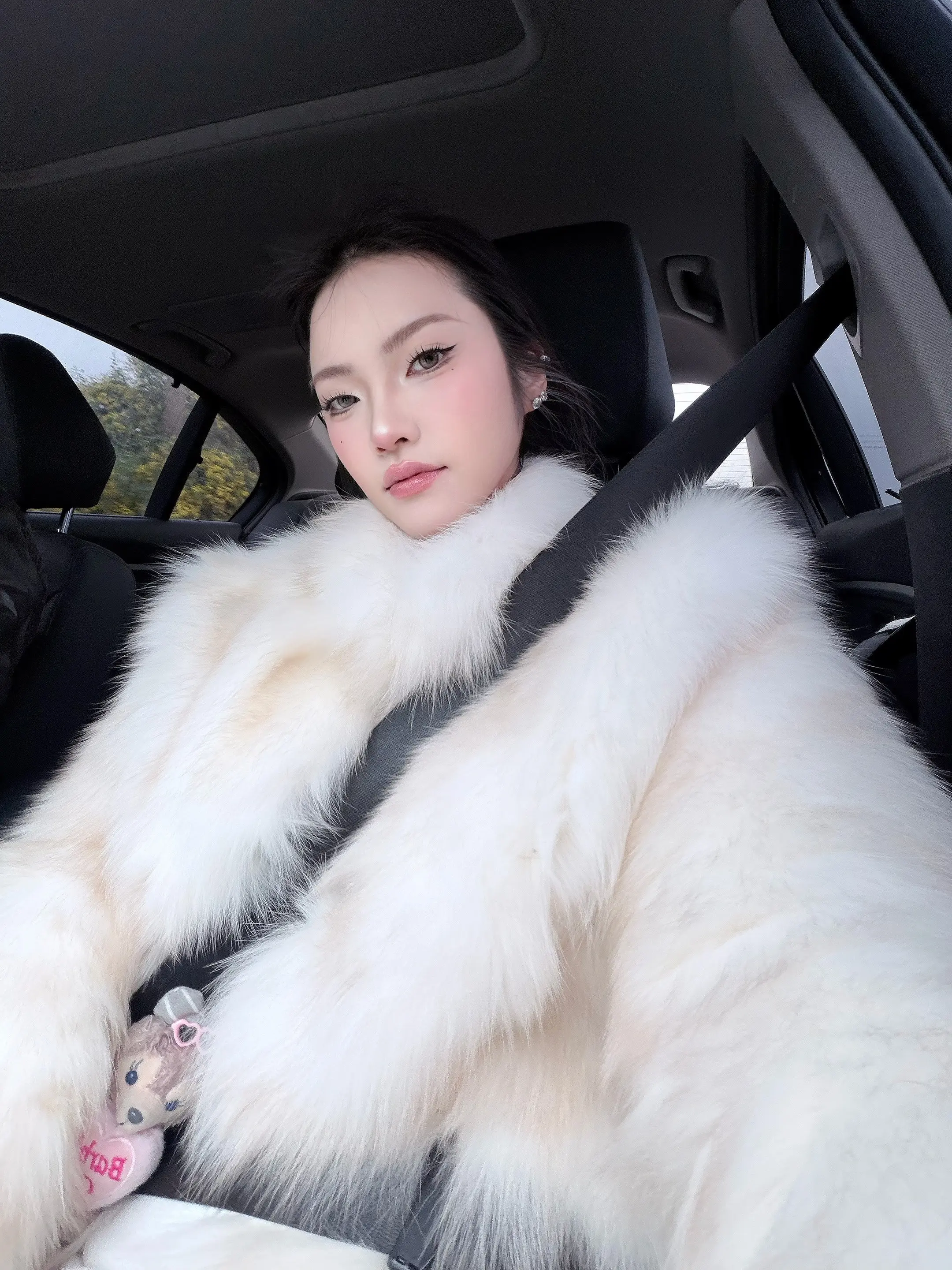 世界上不缺恋人 和漂亮的人 缺的是真正对你好的人 会问你累不累的人 待...