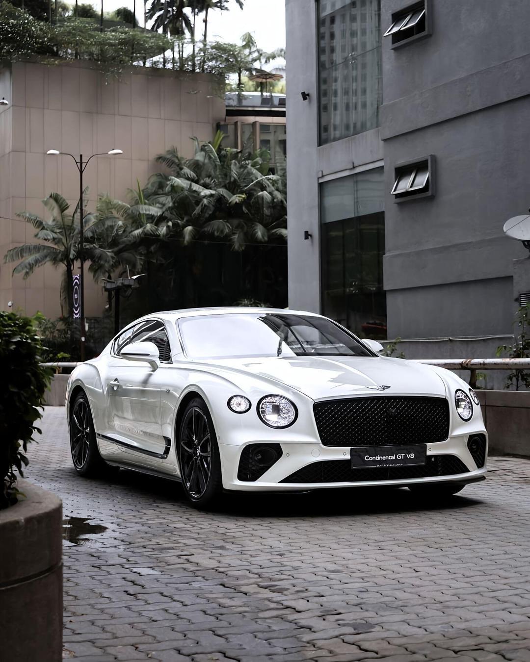 油价或跃升到100美元1桶一油轮欲通过霍尔木兹海峡被击中原油的价格长远看会势必会