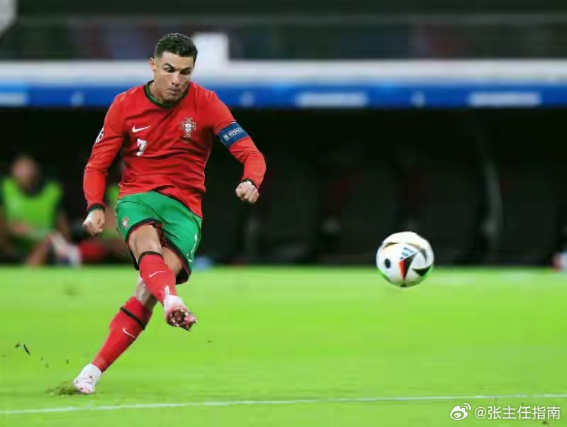 C罗离队风波彻底引爆！鲁尼终于忍不住了，直接点名狠狠批评！同一天，两个时代的两种