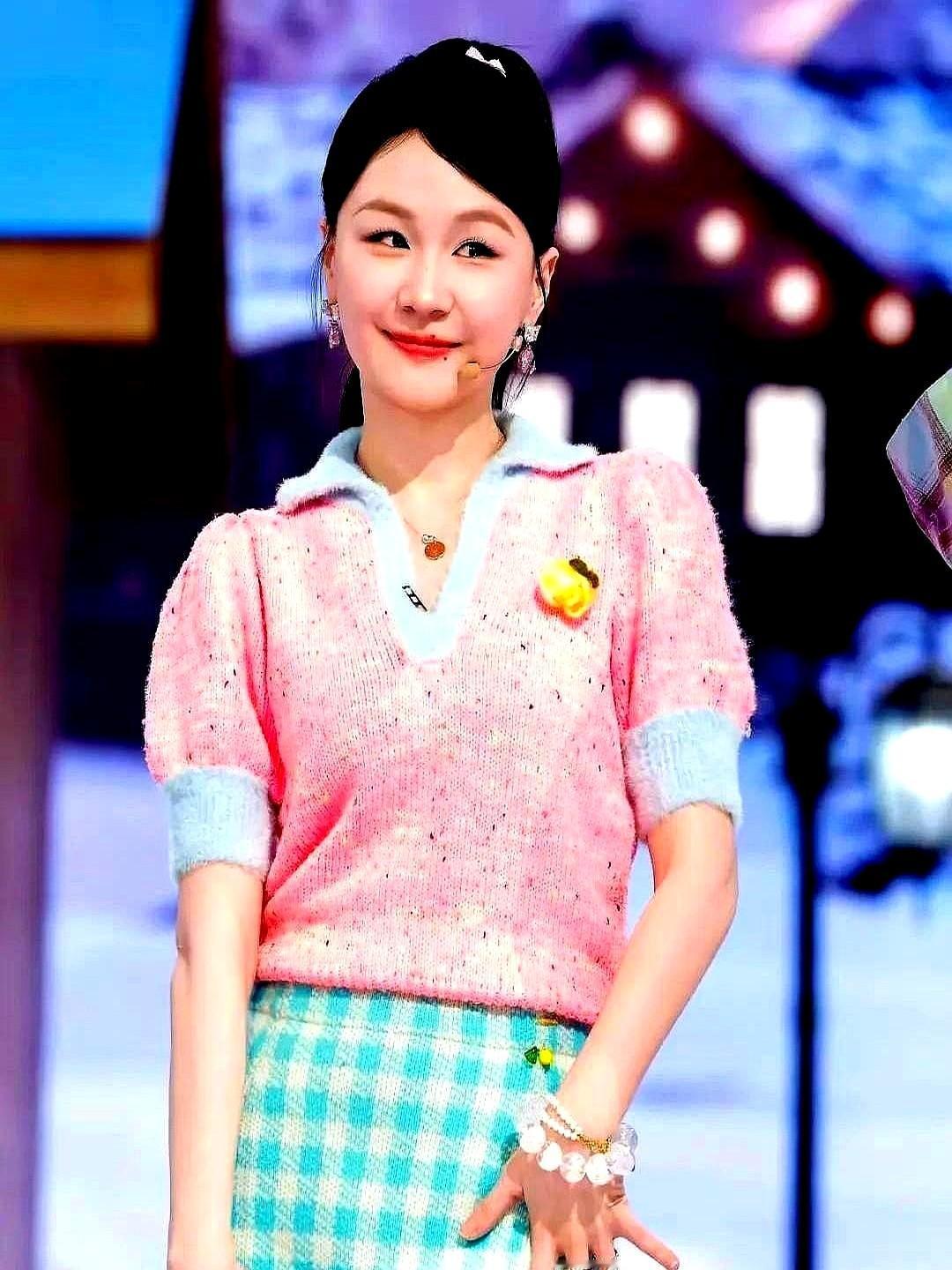 拍一条3分钟镜头，胡歌被王家卫喊了86遍“重来”。

脚背弓成虾米，金靖练到镜头